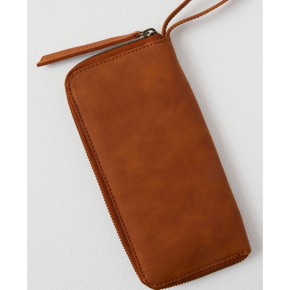 Free People Vegan Distressed Wallet in Brown NWT - Picture 4 of 7